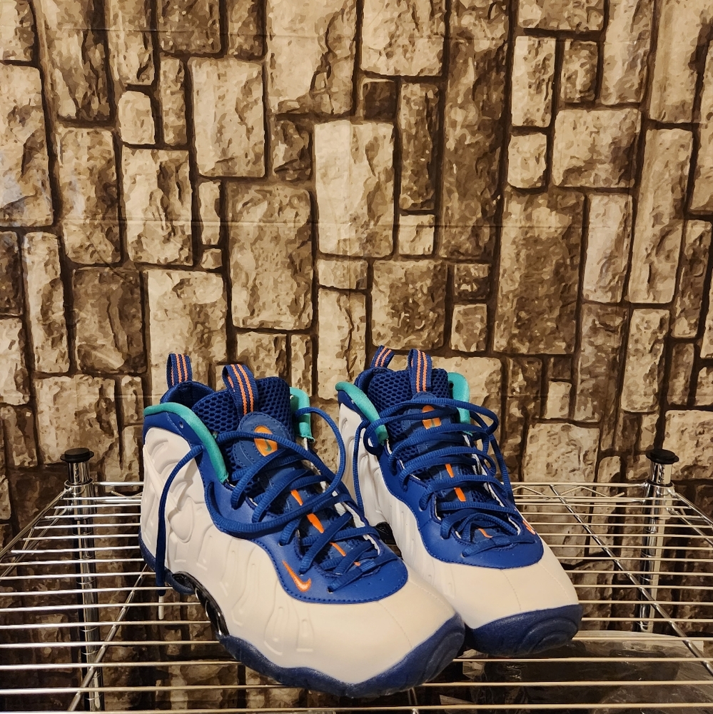 Nike - Picture 3 of 3